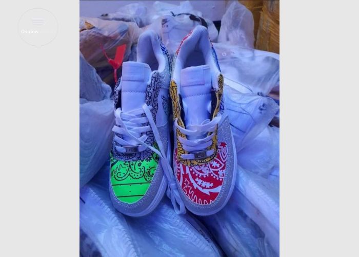  Sneakers